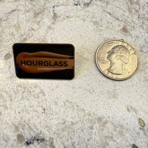 Hourglass push pin‎